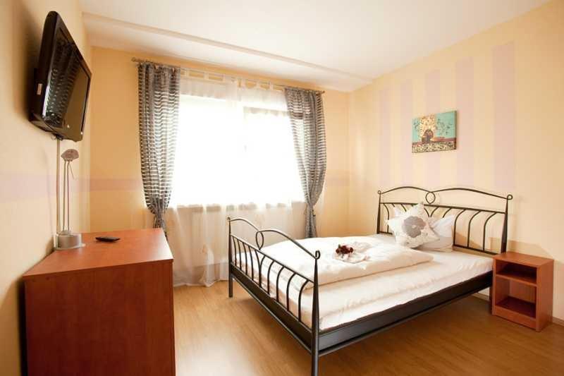Hotel Jasmin Pforzheim Oda fotoğraf